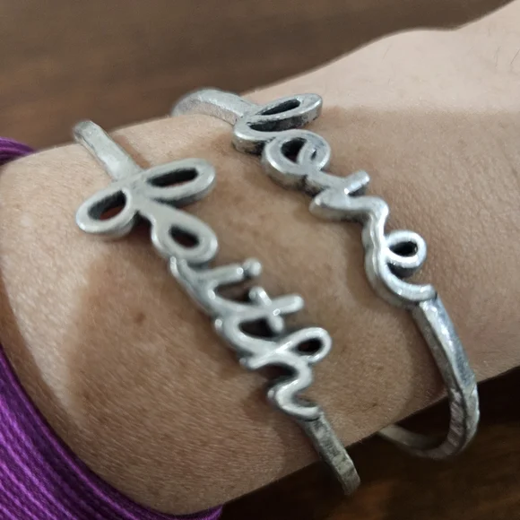 9" Faith/Love Antiqued Silver bangles - Picture 5 of 5